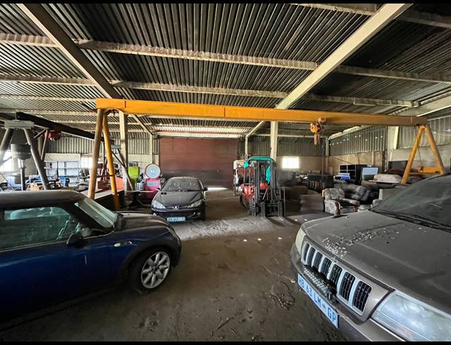 3,000M² WAREHOUSE FOR SALE IN VULCANIA